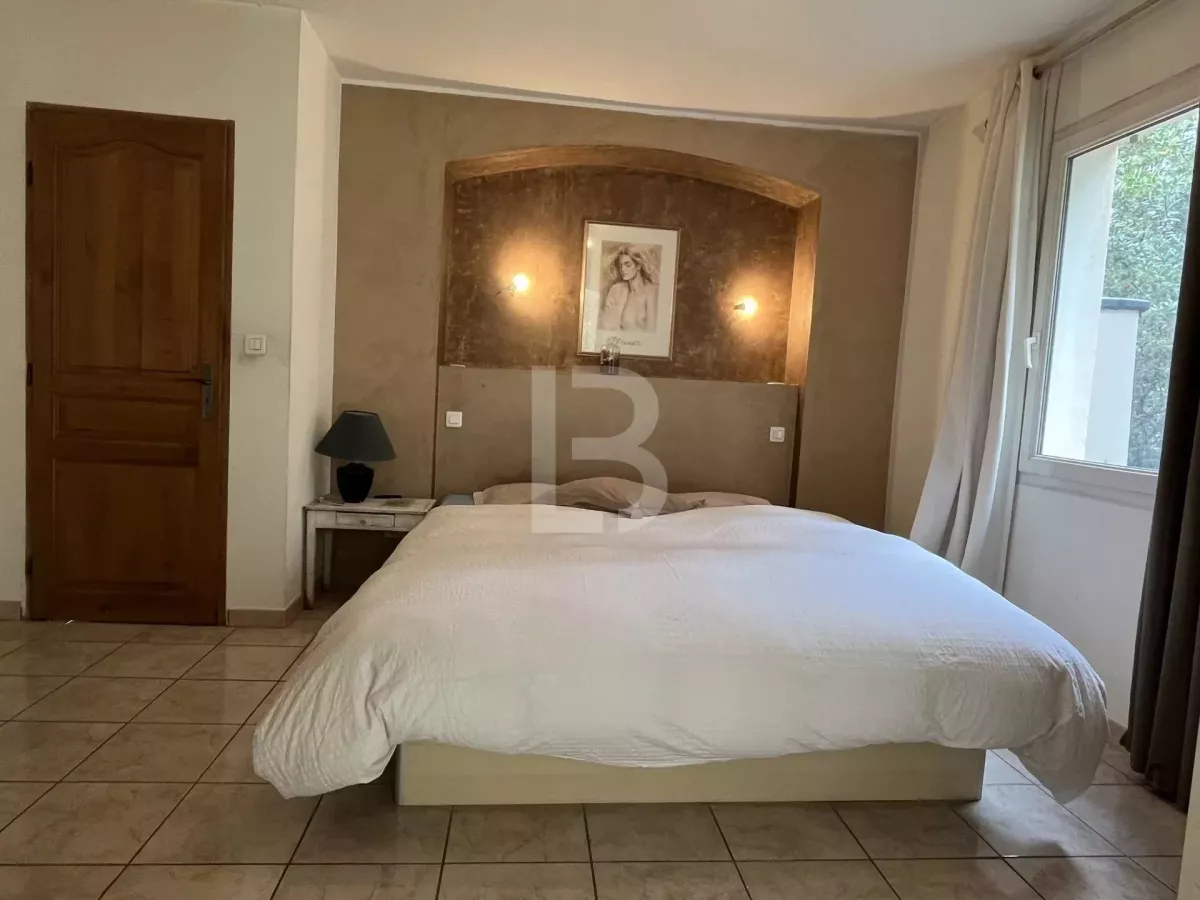 For sale, 200 m² family villa at Bas Faron, Toulon