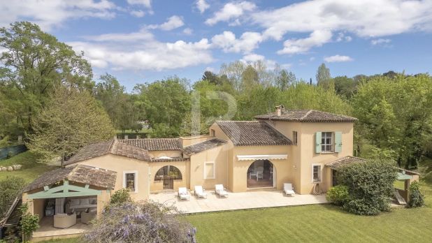 Châteauneuf-Grasse House 7 Rooms, 240 m²