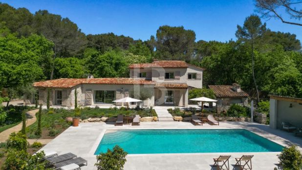 Roquefort-les-Pins House 8 Rooms, 0 m²
